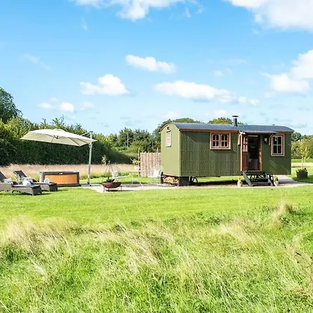 Black Mountain Bespoke Breaks Brecon Exterior photo